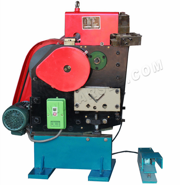 Machine de ferronnerie mécanique