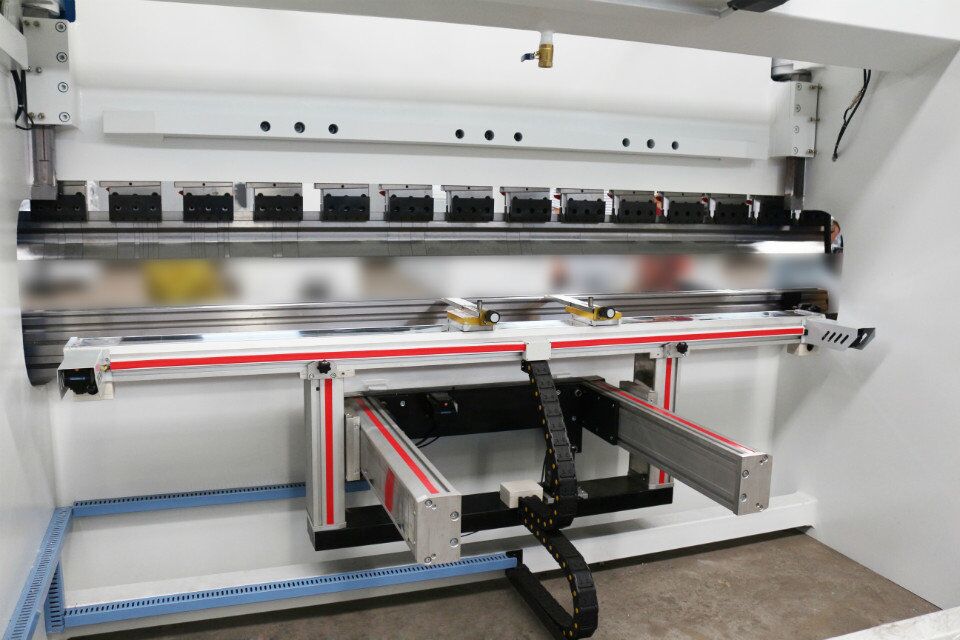 Gabarit de frein de presse CNC 6 axes avec X + R + Z1 + Z2