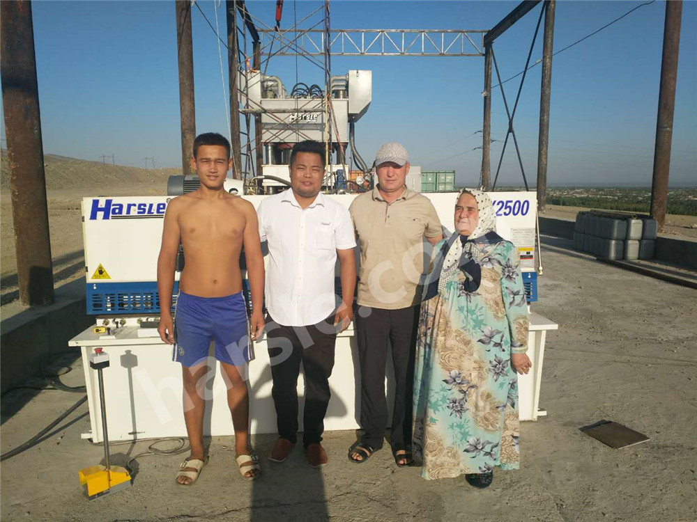 Machine d'embossage de porte HARSLE en Ouzbékistan (1)