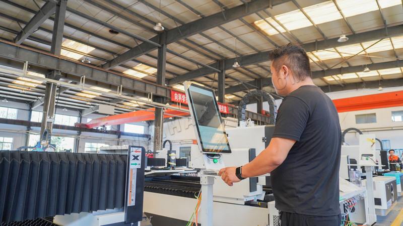 Machine de découpe laser CNC